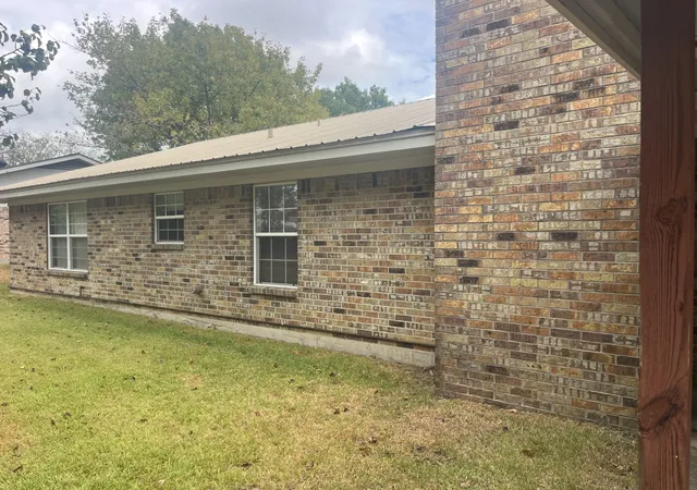Photo 3 of Single family home for sale at 1402 Walnut, Clarksville, TX 75426 | MLS# 21403499 | Listing updated on 2026-10-05