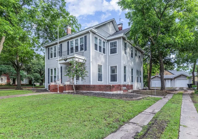 Photo 1 of Single family home for sale at 721 W Washington St, Sherman, TX 75092 | MLS# 21398907 | Listing updated on 2026-10-05