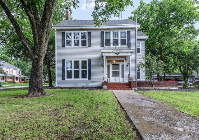 Photo 2 of Single family home for sale at 721 W Washington St, Sherman, TX 75092 | MLS# 21398907 | Listing updated on 2026-10-05