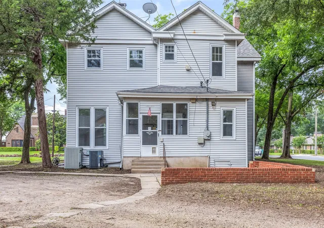 Photo 3 of Single family home for sale at 721 W Washington St, Sherman, TX 75092 | MLS# 21398907 | Listing updated on 2026-10-05