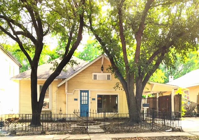 Photo 1 of Single family home for sale at 516 S & 518 Glasgow Dr, Dallas, TX 75223 | MLS# 21403386 | Listing updated on 2026-10-05