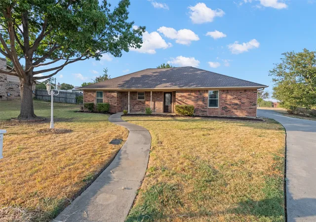 Photo 2 of Single family home for sale at 911 Clearview St, Krum, TX 76249 | MLS# 21402271 | Listing updated on 2026-10-06