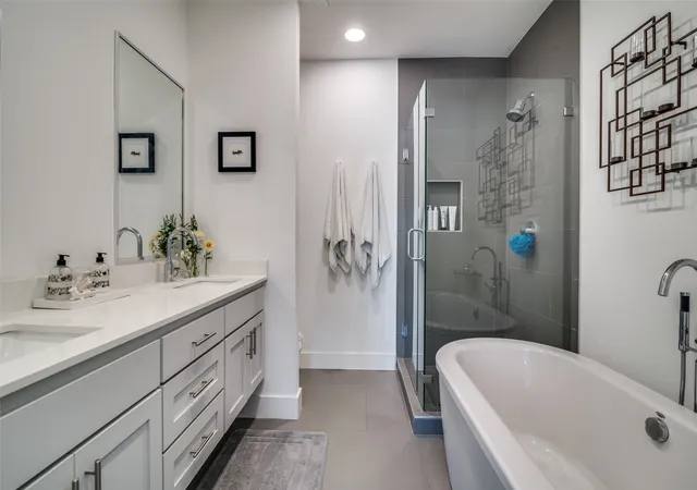 Photo 3 of Townhouse for sale at 5602 Lindell Ave #B, Dallas, TX 75206 | MLS# 21401150 | Listing updated on 2026-10-05