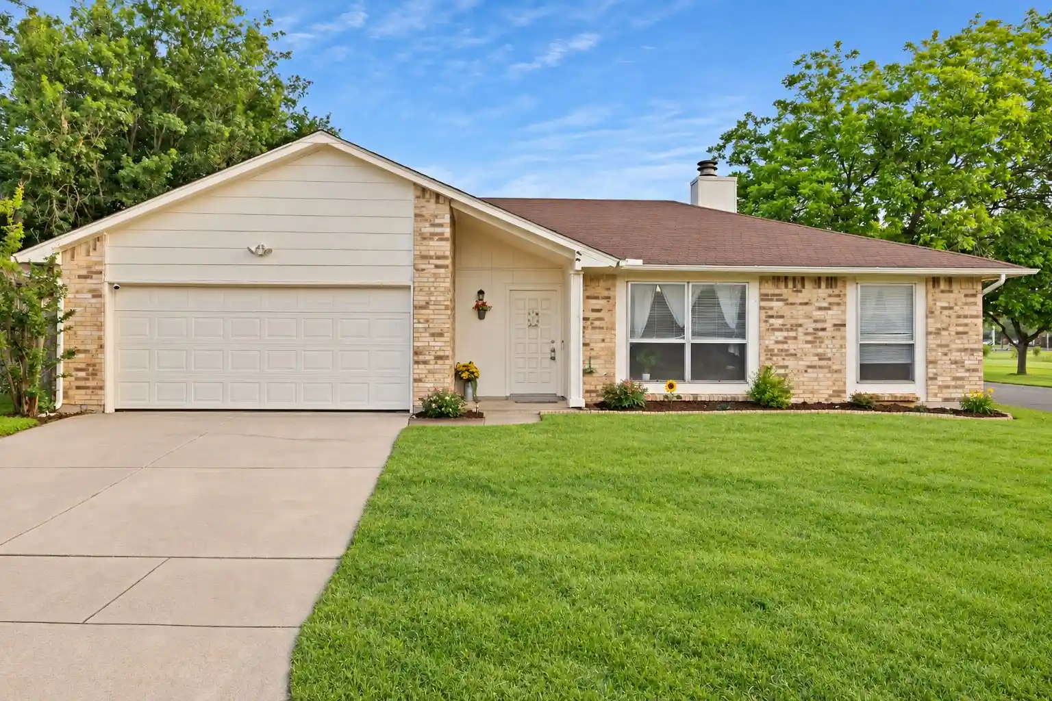 Photo 1 of Sale Pending at 7357 Channel View Dr, Fort Worth, TX 76133 | MLS# 21399044 | Listing updated on 2026-10-27