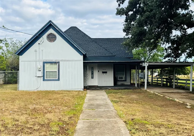 Photo 1 of Single family home for sale at 1215 Melwood Ave, Brownwood, TX 76801 | MLS# 21403554 | Listing updated on 2026-10-06