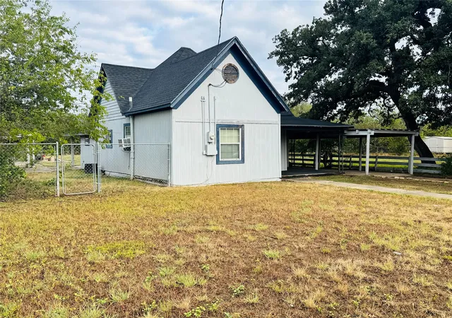 Photo 2 of Single family home for sale at 1215 Melwood Ave, Brownwood, TX 76801 | MLS# 21403554 | Listing updated on 2026-10-06