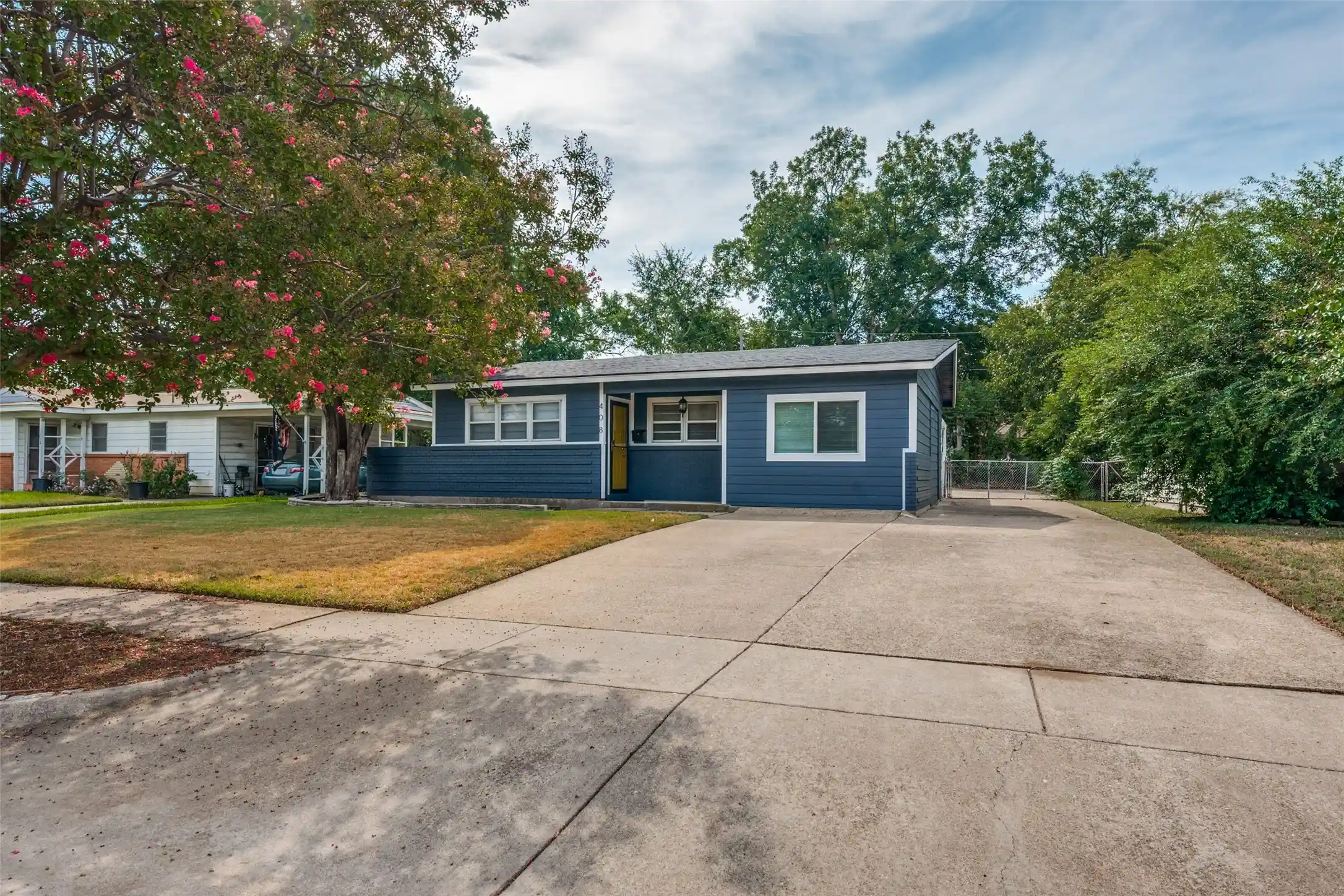 Single family home for sale at 408 E Tucker Blvd, Arlington, TX 76010 | MLS# 21403634