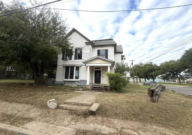 Photo 1 of Single family home for sale at 1201 Vincent St, Brownwood, TX 76801 | MLS# 21403653 | Listing updated on 2026-10-05