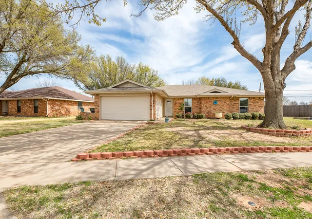Photo 2 of Sale Pending at 3 Four Sixes Cir, Wichita Falls, TX 76308 | MLS# 21403803 | Listing updated on 2026-10-09