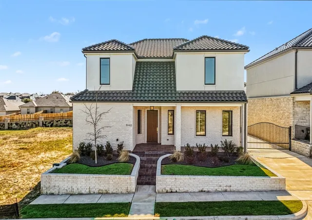 Photo 2 of Single family home for sale at 940 Eldorado St, Weatherford, TX 76086 | MLS# 21403774 | Listing updated on 2026-10-06