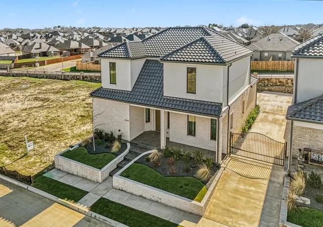 Photo 3 of Single family home for sale at 940 Eldorado St, Weatherford, TX 76086 | MLS# 21403774 | Listing updated on 2026-10-06