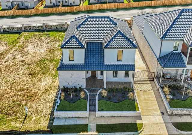 Photo 3 of Single family home for sale at 940 Eldorado St, Weatherford, TX 76086 | MLS# 21403774 | Listing updated on 2026-10-06
