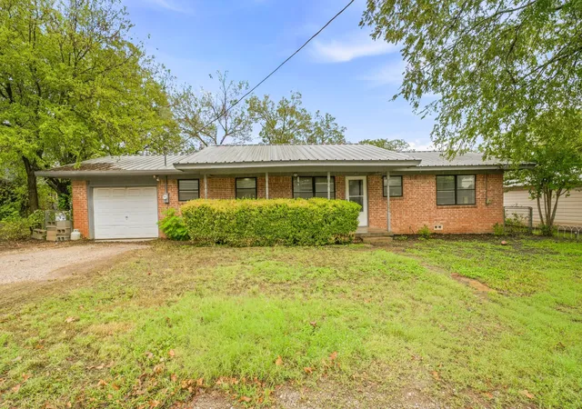 Photo 1 of Single family home for sale at 403 S Hamilton, Iredell, TX 76649 | MLS# 21402292 | Listing updated on 2026-10-08