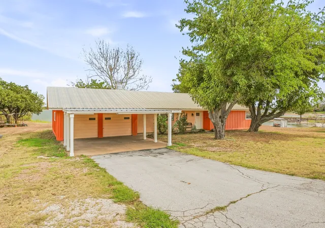 Photo 3 of Single family home for sale at 1276 Fm 3003, Graham, TX 76450 | MLS# 21402880 | Listing updated on 2026-10-09