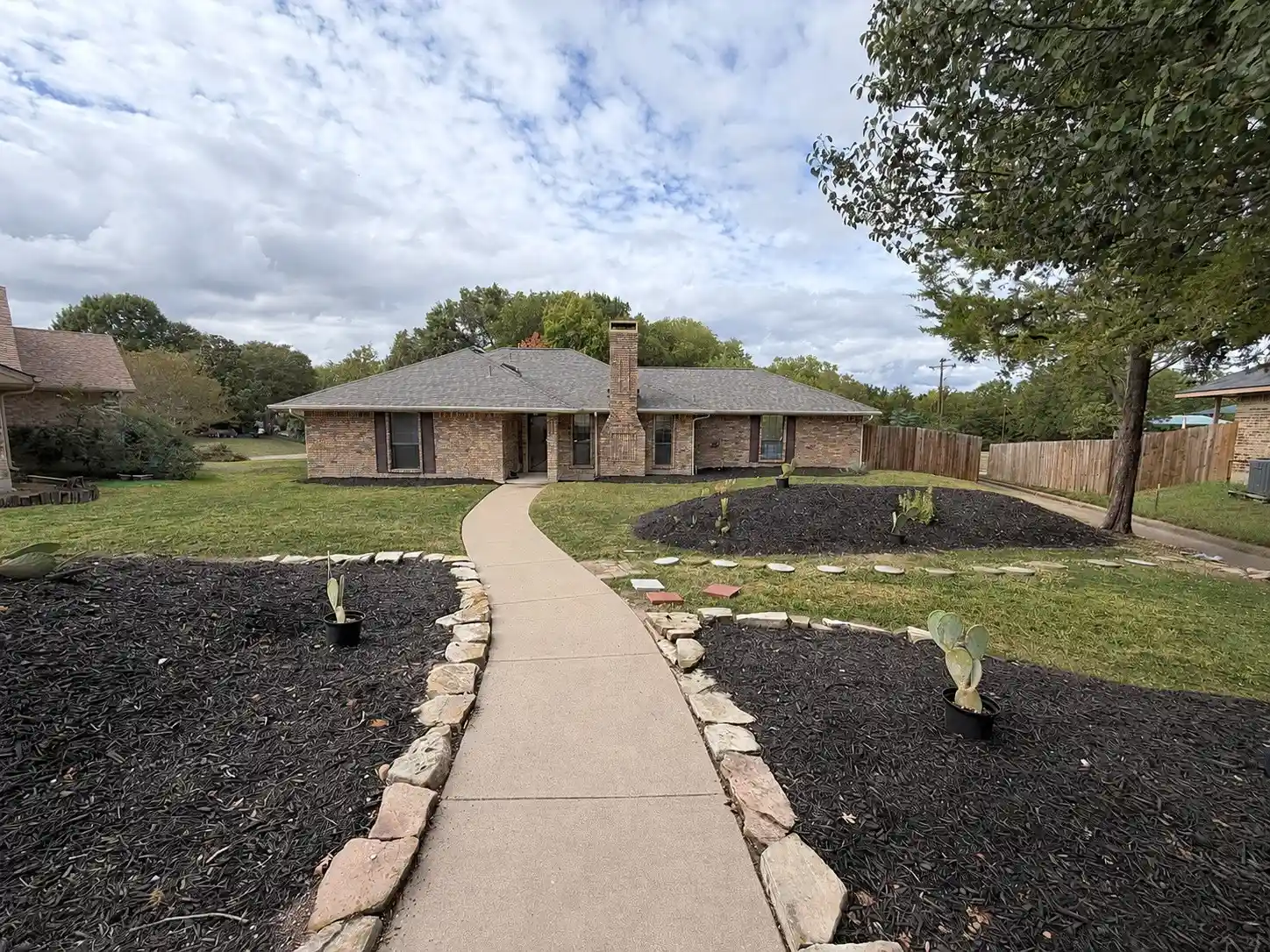 Photo 1 of Single family home for sale at 219 N Beltwoods Dr, De Soto, TX 75115 | MLS# 21396628 | Listing updated on 2026-10-14