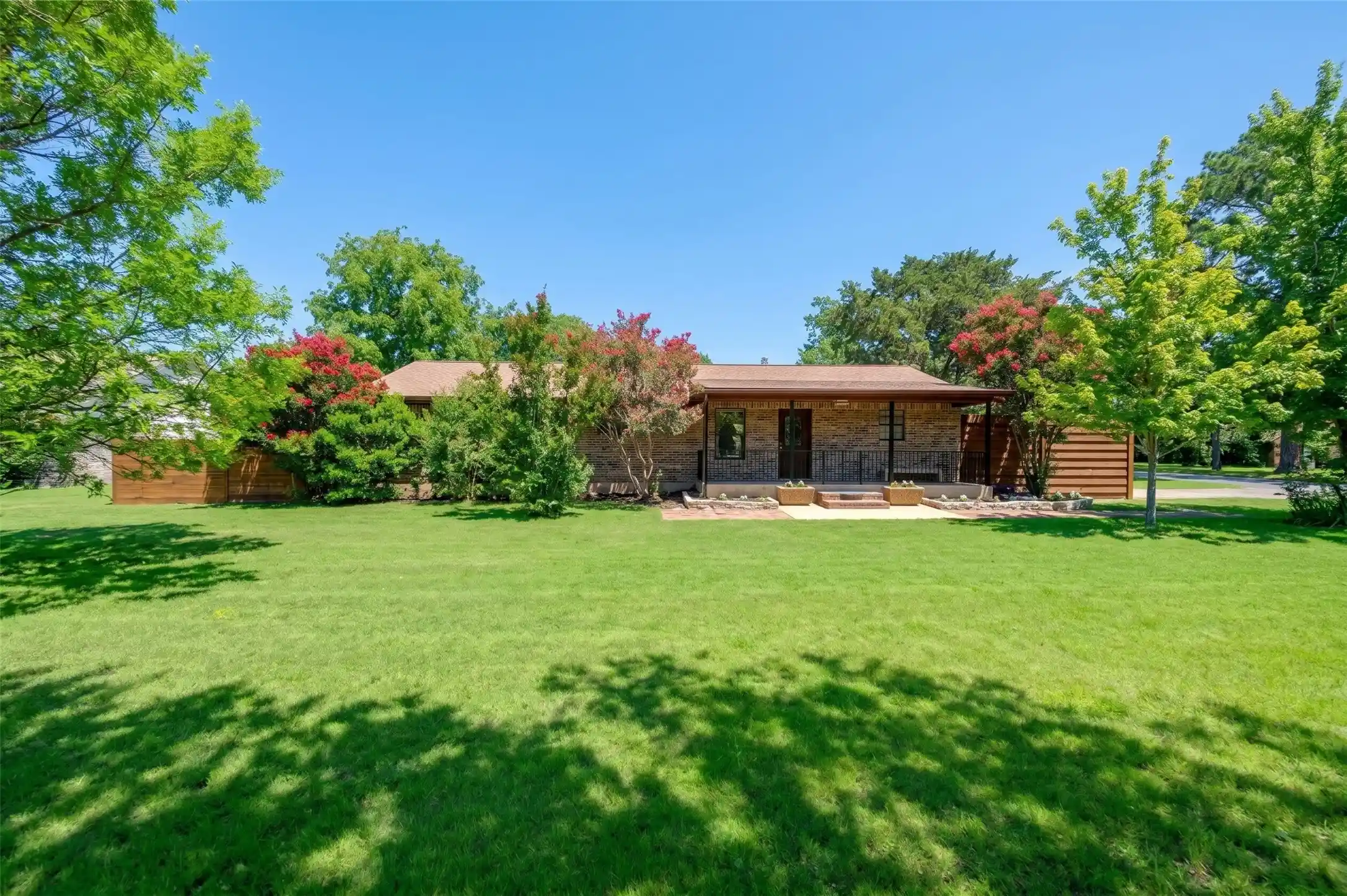 Single family home for sale at 304 Oak Dr, Argyle, TX 76226 | MLS# 21403846