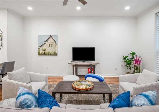 Photo 3 of Condo for sale at 2305 Worthington St #134, Dallas, TX 75204 | MLS# 21391860 | Listing updated on 2026-10-05