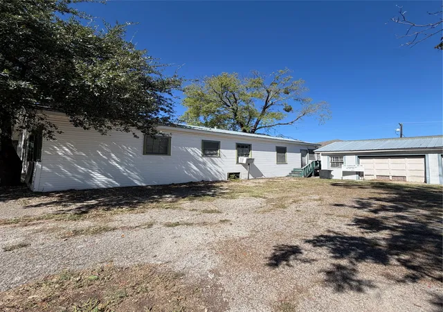 Photo 3 of Single family home for sale at 424 Church St, Sulphur Springs, TX 75482 | MLS# 21403789 | Listing updated on 2026-10-06