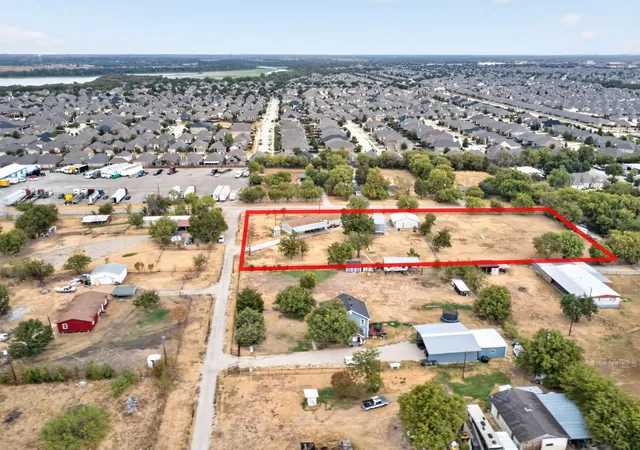 Photo 3 of Manufactured home for sale at 2181 Doe Branch Rd, Little Elm, TX 75068 | MLS# 21402619 | Listing updated on 2026-10-09