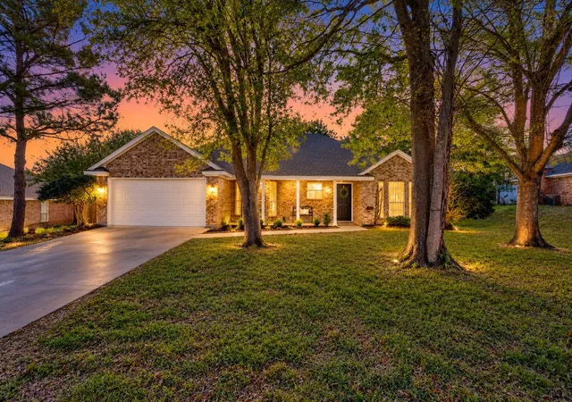 Photo 1 of Single family home for sale at 615 Rosewood Pl, Joshua, TX 76058 | MLS# 21402721 | Listing updated on 2026-10-10