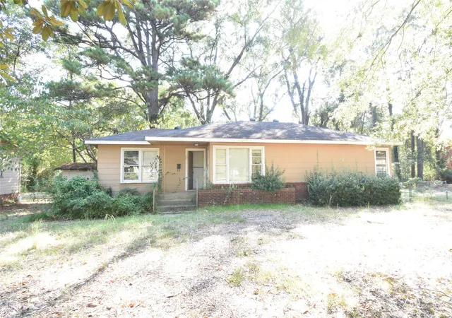 Single family home for sale at 102 Posey St, Vivian, LA 71082 | MLS# 21402613