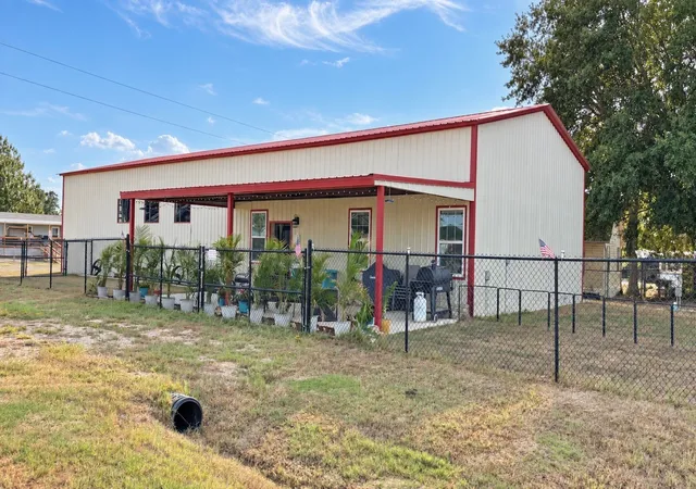 Photo 1 of Single family home for sale at 104 Ute, Quitman, TX 75783 | MLS# 21403185 | Listing updated on 2026-10-06
