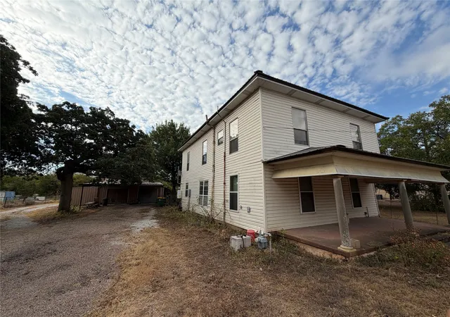 Photo 2 of Single family home for sale at 108 W Tinsley Dr, Robinson, TX 76706 | MLS# 21403916 | Listing updated on 2026-10-06