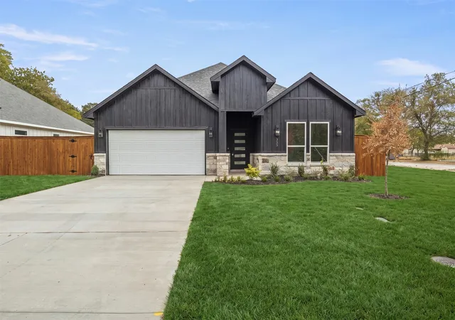 Photo 1 of Single family home for sale at 736 Old London Ln, Mesquite, TX 75149 | MLS# 21402651 | Listing updated on 2026-10-06