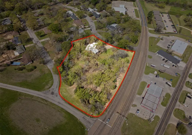 Photo 3 of Single family home for sale at 101 Bluebird St, Mount Pleasant, TX 75455 | MLS# 21403641 | Listing updated on 2026-10-06