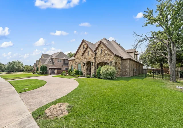 Photo 3 of Single family home for sale at 3300 Alexandria Ct, Southlake, TX 76092 | MLS# 21404023 | Listing updated on 2026-10-06