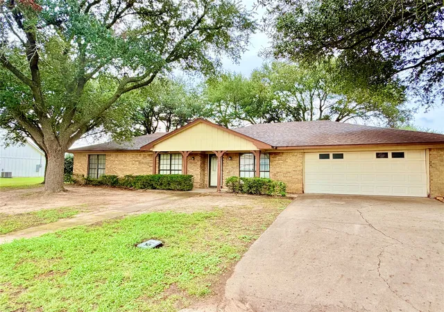 Photo 1 of Single family home for sale at 207 Nashua, Groesbeck, TX 76642 | MLS# 21403692 | Listing updated on 2026-10-06