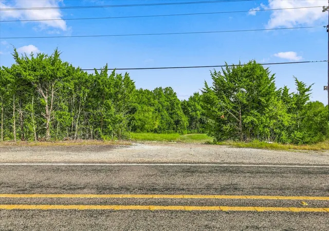 Photo 2 of Land for sale at 5329 Fm 121, Van Alstyne, TX 75495 | MLS# 21394010 | Listing updated on 2026-10-06