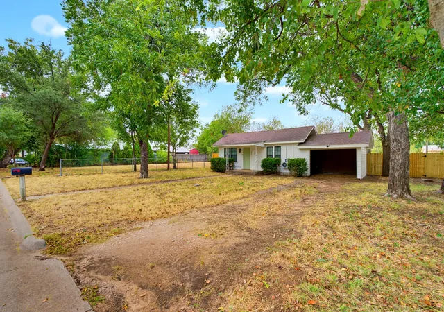 Photo 3 of Single family home for sale at 1334 Lytle Acres Dr, Abilene, TX 79602 | MLS# 21403989 | Listing updated on 2026-10-10