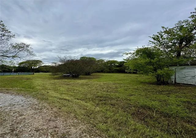 Photo 3 of Single family home for sale at 103 S Center St, Bonham, TX 75418 | MLS# 21403410 | Listing updated on 2026-10-06