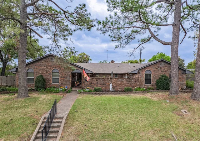 Photo 1 of Single family home for sale at 2702 Tracey St, Denison, TX 75020 | MLS# 21397610 | Listing updated on 2026-10-06