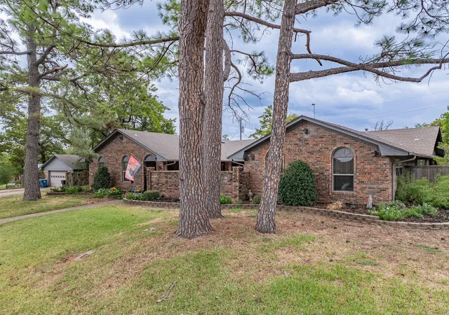 Photo 2 of Single family home for sale at 2702 Tracey St, Denison, TX 75020 | MLS# 21397610 | Listing updated on 2026-10-06