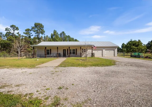 Photo 2 of Single family home for sale at 256 County Rd 2749, Mineola, TX 75773 | MLS# 21404075 | Listing updated on 2026-10-06