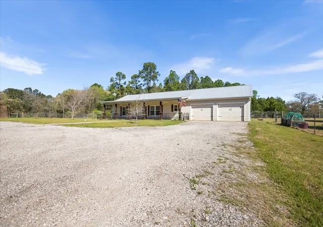 Photo 3 of Single family home for sale at 256 County Rd 2749, Mineola, TX 75773 | MLS# 21404075 | Listing updated on 2026-10-06