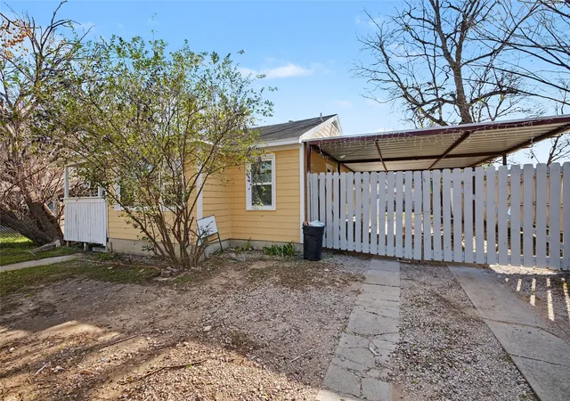Photo 2 of Single family home for sale at 4220 Ramey Ave, Fort Worth, TX 76105 | MLS# 21404089 | Listing updated on 2026-10-06