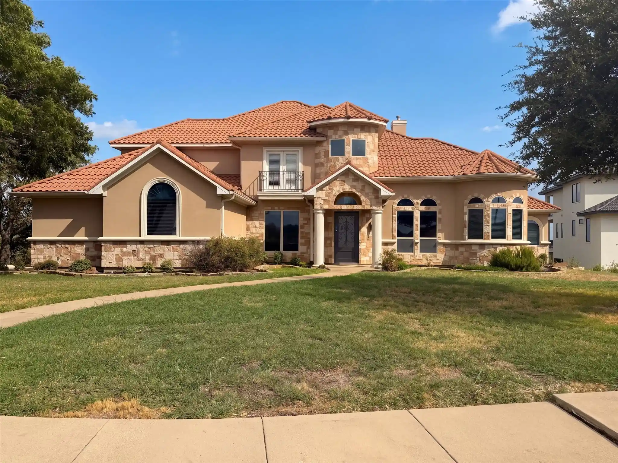 Photo 1 of Single family home for sale at 1119 Mallard Pointe Dr, Cedar Hill, TX 75104 | MLS# 21404103 | Listing updated on 2026-10-23