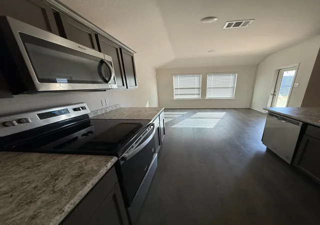 Photo 2 of Single family home for sale at 904 Basswood Ln, Royse City, TX 75189 | MLS# 21403884 | Listing updated on 2026-10-06