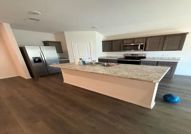 Photo 3 of Single family home for sale at 904 Basswood Ln, Royse City, TX 75189 | MLS# 21403884 | Listing updated on 2026-10-06