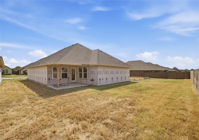 Photo 3 of Single family home for sale at 806 Moseley Ln, Greenville, TX 75402 | MLS# 21403683 | Listing updated on 2026-10-09