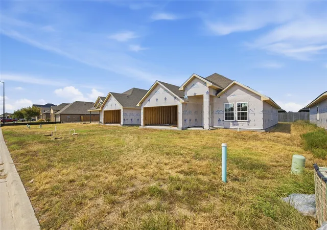 Photo 1 of Single family home for sale at 804 Moseley Ln, Greenville, TX 75402 | MLS# 21403695 | Listing updated on 2026-10-09