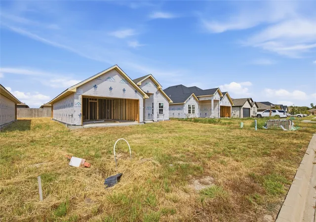 Photo 2 of Single family home for sale at 804 Moseley Ln, Greenville, TX 75402 | MLS# 21403695 | Listing updated on 2026-10-09