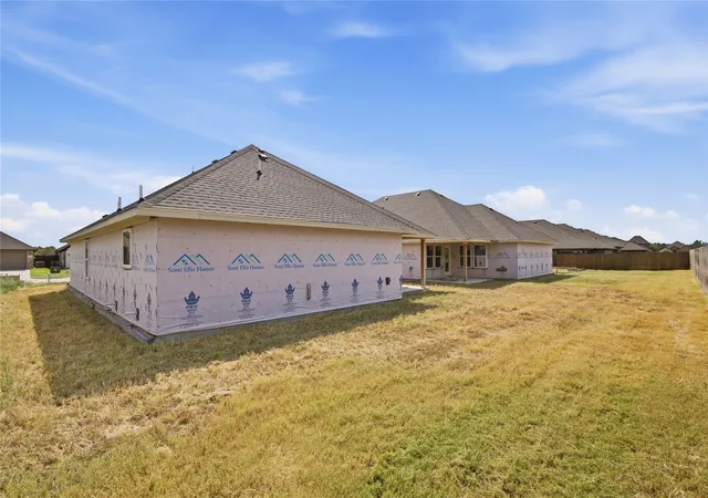 Photo 3 of Single family home for sale at 804 Moseley Ln, Greenville, TX 75402 | MLS# 21403695 | Listing updated on 2026-10-09