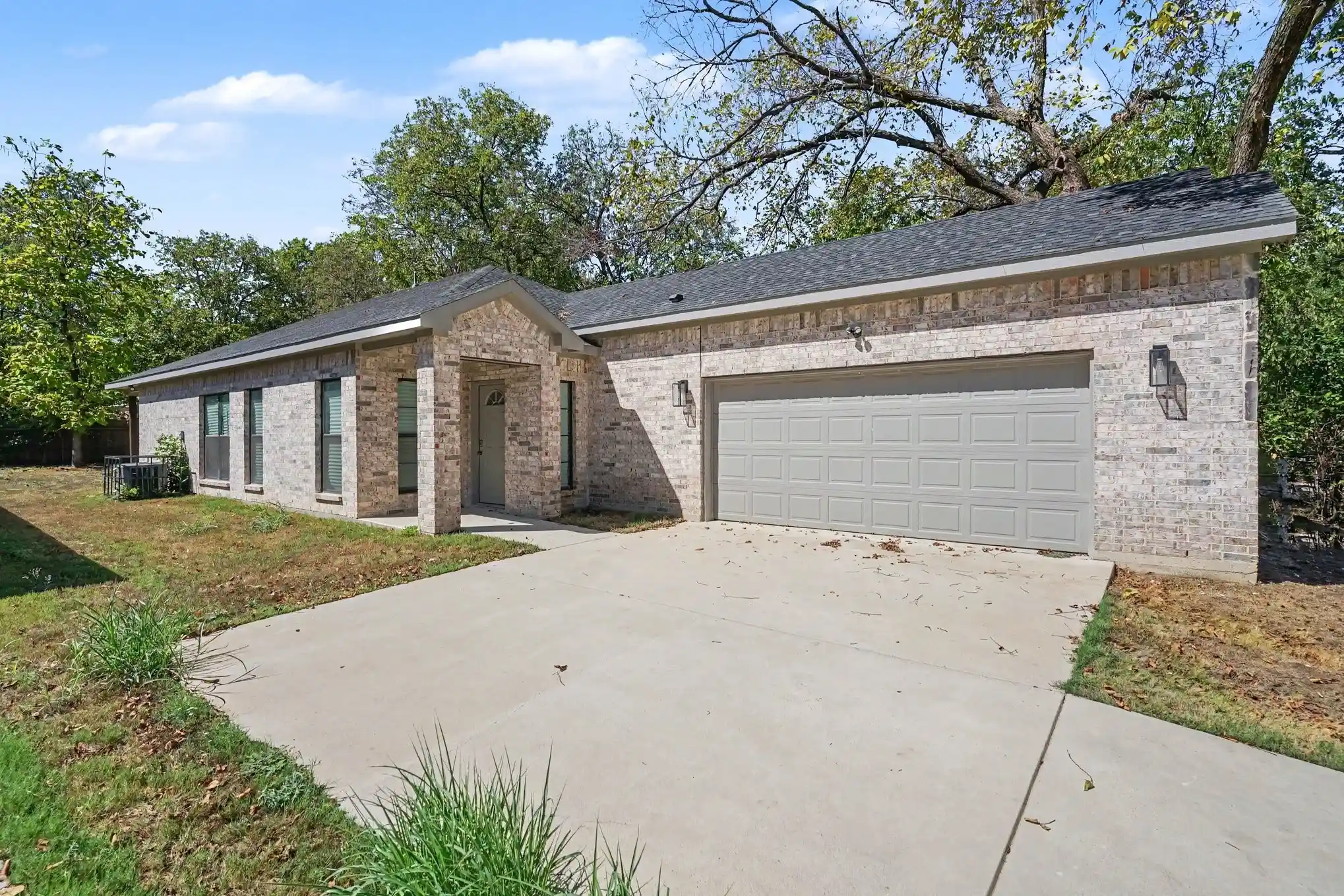 Photo 1 of Single family home for sale at 4221 Cardinal Dr, Dallas, TX 75216 | MLS# 21401864 | Listing updated on 2026-10-27