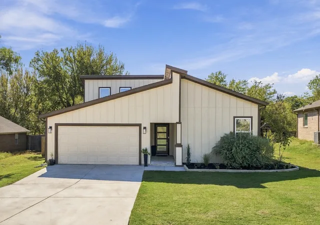 Photo 1 of Single family home for sale at 706 Port O Call Dr, Runaway Bay, TX 76426 | MLS# 21404187 | Listing updated on 2026-10-06