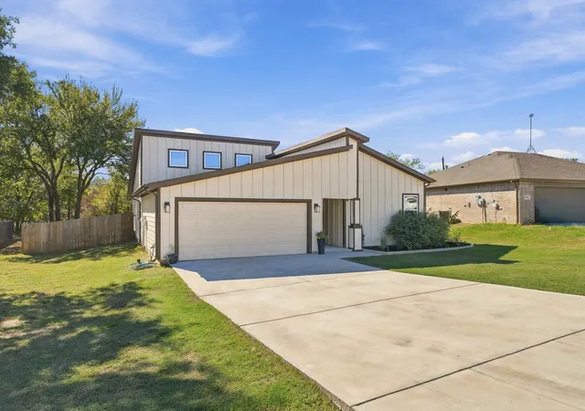 Photo 3 of Single family home for sale at 706 Port O Call Dr, Runaway Bay, TX 76426 | MLS# 21404187 | Listing updated on 2026-10-06