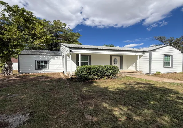 Photo 3 of Single family home for sale at 317 E 10th Street, Coleman, TX 76834 | MLS# 21404264 | Listing updated on 2026-10-06
